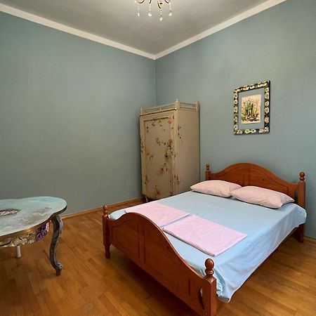 Guest House One Two Three Tbilisi ภายนอก รูปภาพ