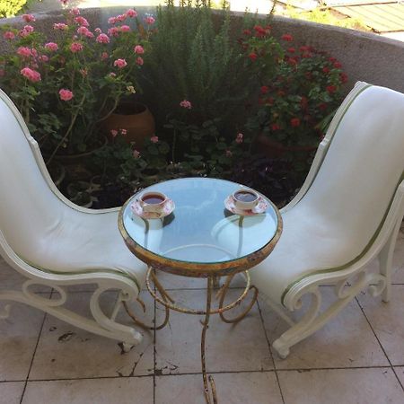 Guest House One Two Three Tbilisi ภายนอก รูปภาพ
