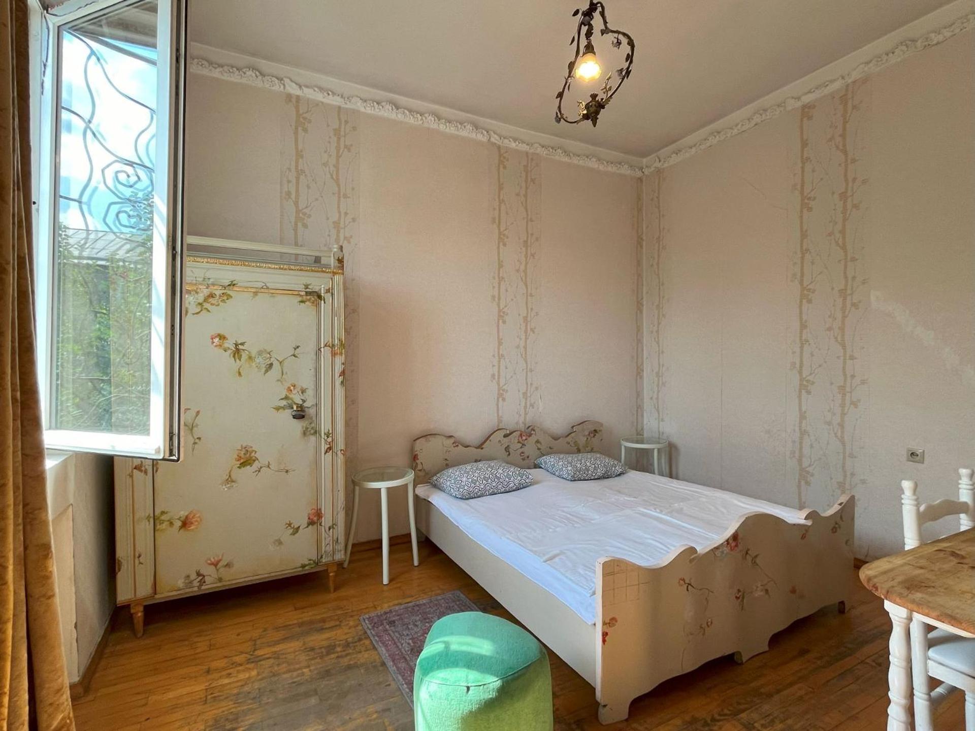 Guest House One Two Three Tbilisi ภายนอก รูปภาพ