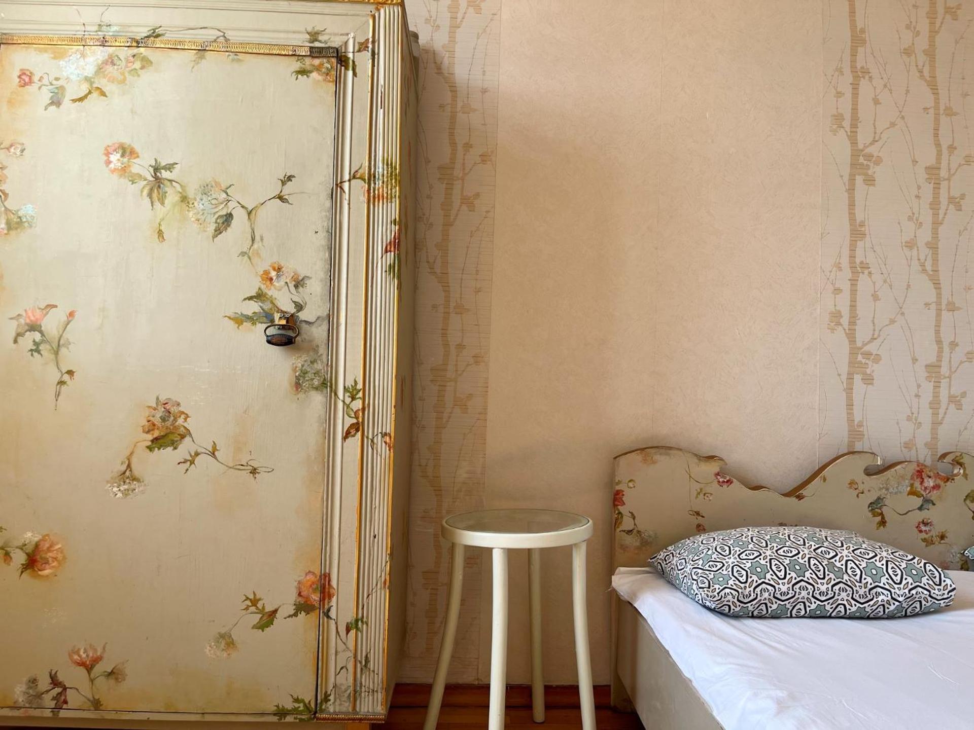 Guest House One Two Three Tbilisi ภายนอก รูปภาพ