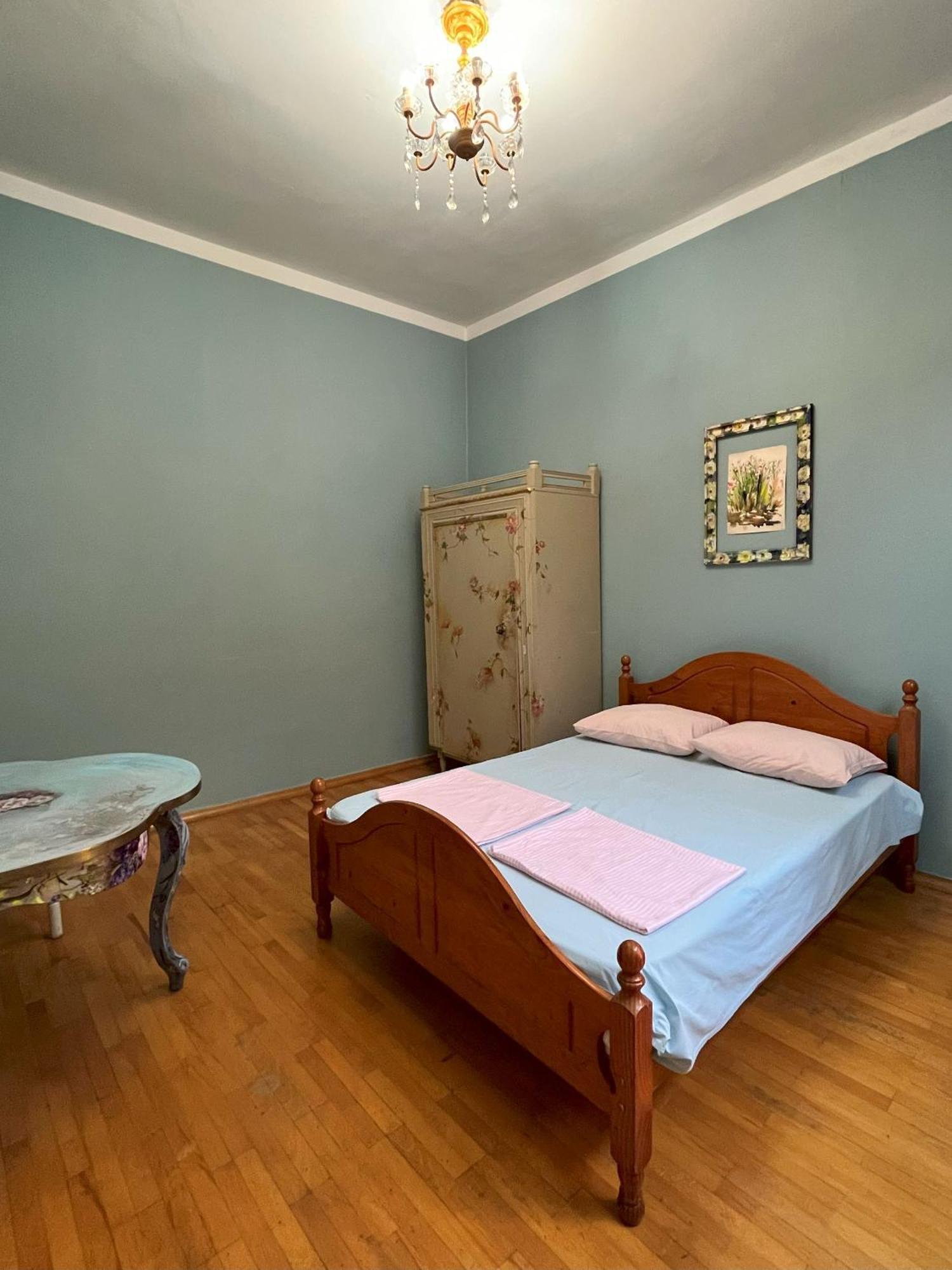 Guest House One Two Three Tbilisi ภายนอก รูปภาพ