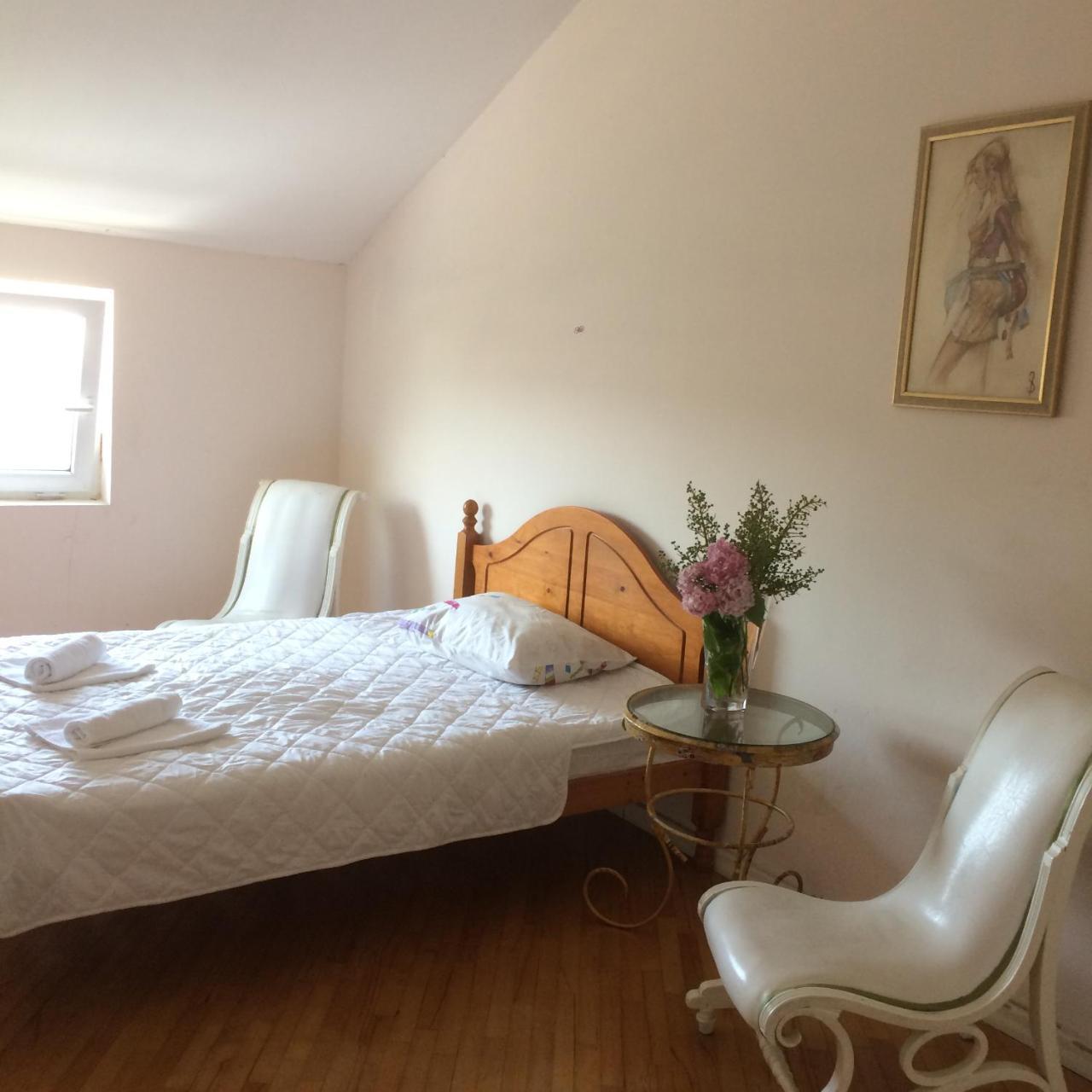 Guest House One Two Three Tbilisi ภายนอก รูปภาพ