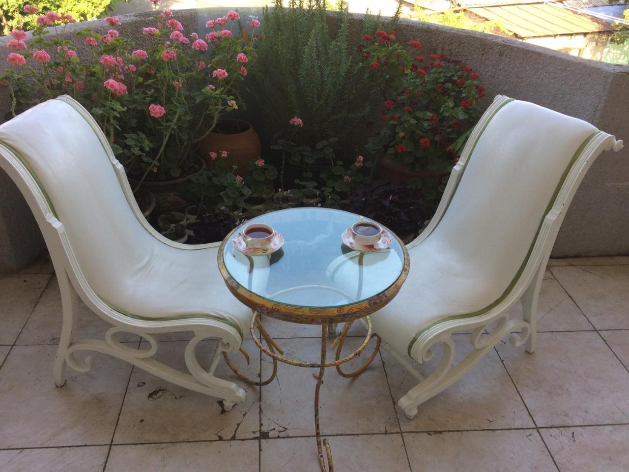 Guest House One Two Three Tbilisi ภายนอก รูปภาพ