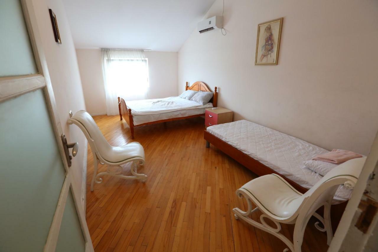 Guest House One Two Three Tbilisi ภายนอก รูปภาพ