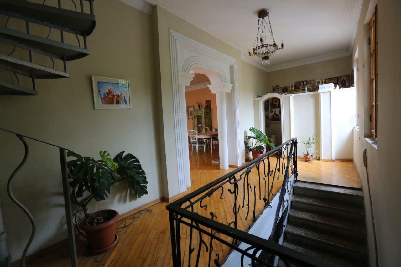 Guest House One Two Three Tbilisi ภายนอก รูปภาพ