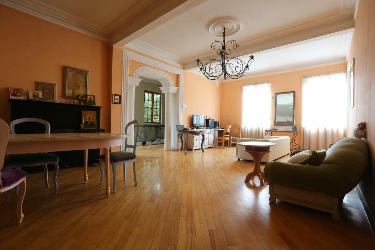 Guest House One Two Three Tbilisi ภายนอก รูปภาพ
