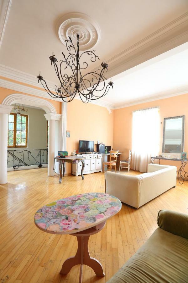 Guest House One Two Three Tbilisi ภายนอก รูปภาพ